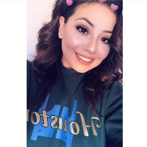 Meet your Posher, Alyssa